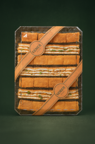 650 gr Antep Fıstıklı Lotus Kremalı Baklava Dilim Pırlanta Kutu