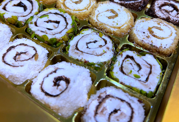 Antep Fıstık Kaplamalı& Lotus Bisküvisi Kaplı& Kakao Kaplı Pralinli Lotus kremalı Hediyelik Lokum 350 Gr