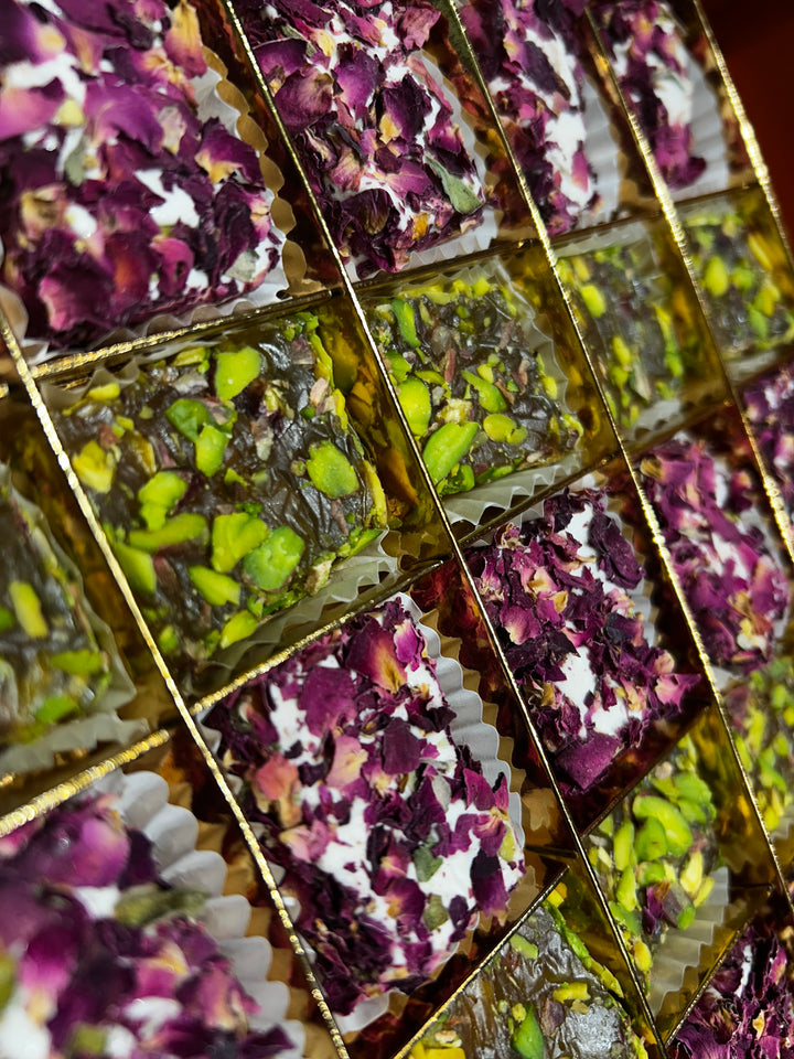 Gül Yapraklı & Fıstıklı Çikolatalı Lokum | Premium Hediyelik Kutu 750 Gr