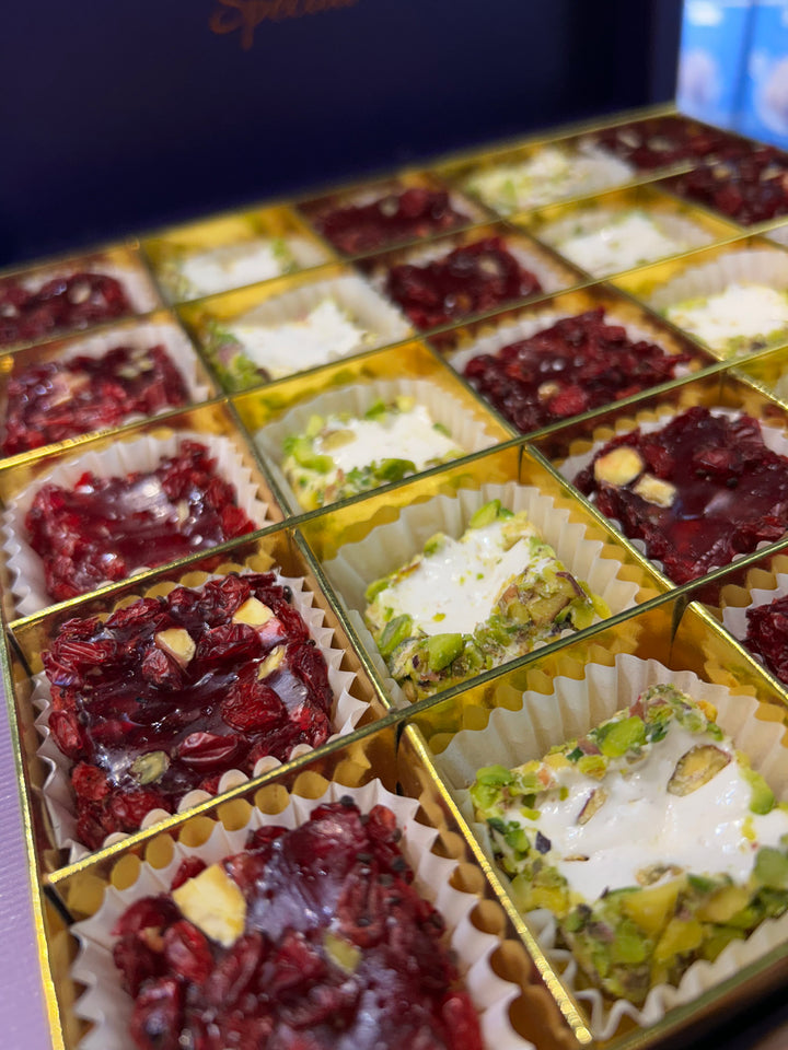 Zereş Üzümlü Kaplı Narlı Antep Fıstıklı & Şehzade Antep Fıstıklı Fıstık Kaplamalı Lüx Mor Kutu 420 Gr