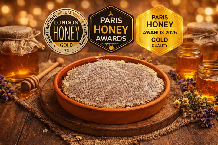 Premium Seri Polifloralı (Çok Çiçekli) Karakovan Petek Balı Çömlek 1000 gr