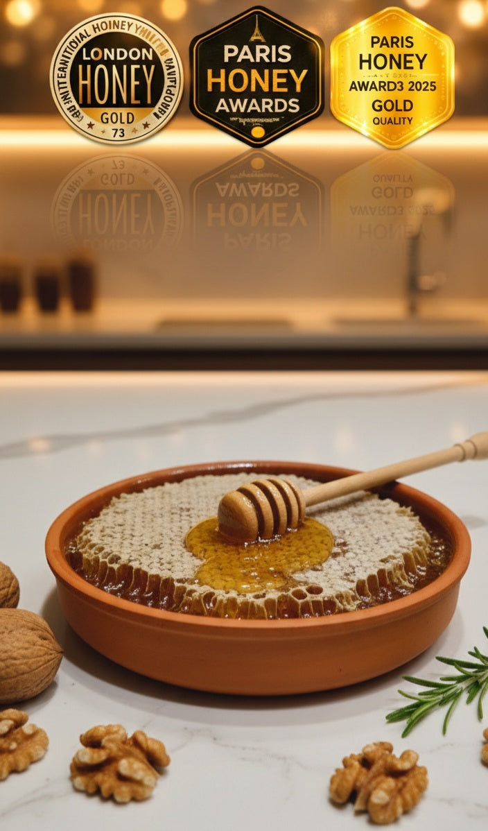 Premium Seri Polifloralı (Çok Çiçekli) Karakovan Petek Balı Çömlek 1000 gr